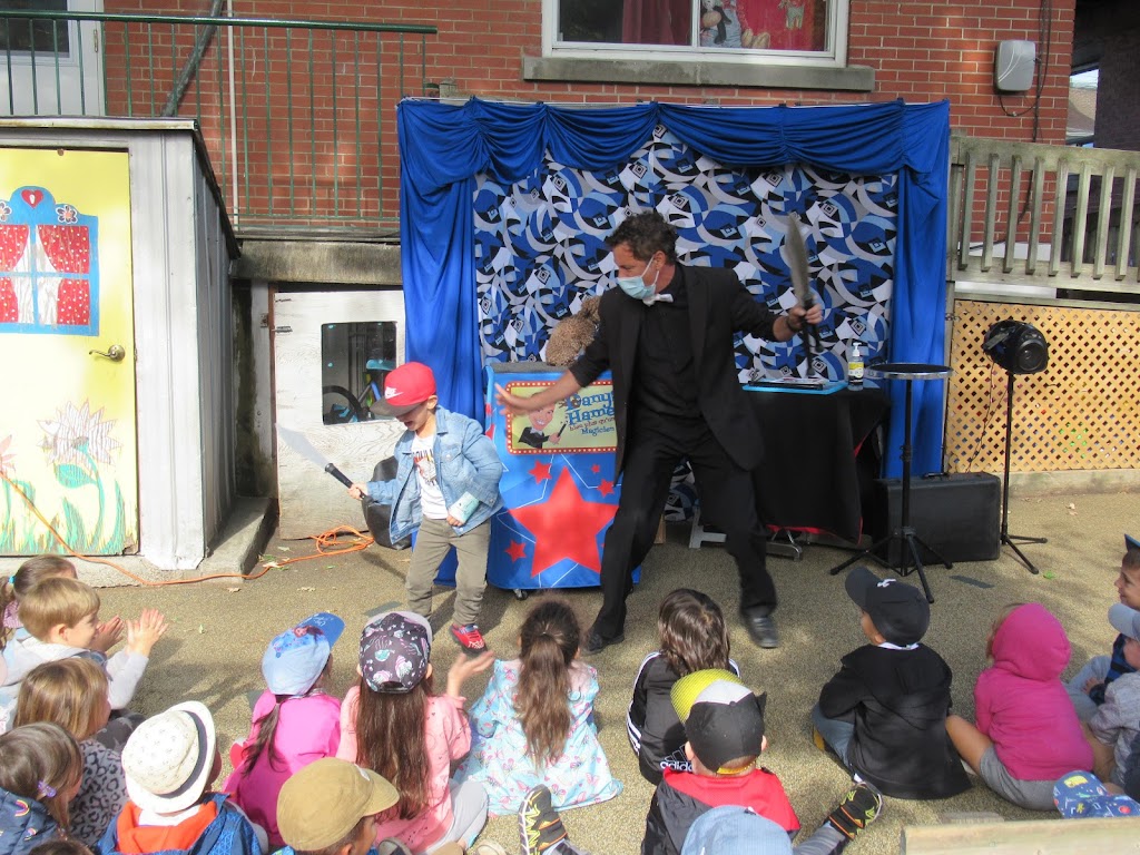 Magician Danys Hamel | 59 Rue de Vitré, Blainville, QC J7B 1Z3, Canada | Phone: (514) 895-6244