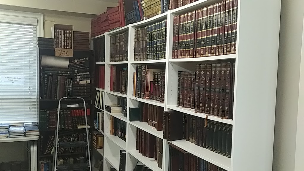Used Jewish Books | 182 Caribou Rd, North York, ON M5N 2B6, Canada | Phone: (416) 782-8585