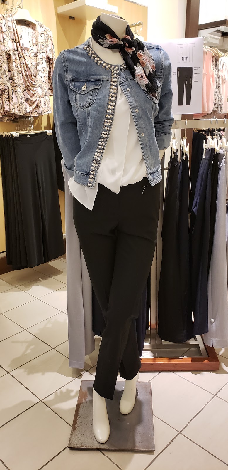 Laura | 1-70 Eglinton Square, Scarborough, ON M1L 2K1, Canada | Phone: (416) 285-6345