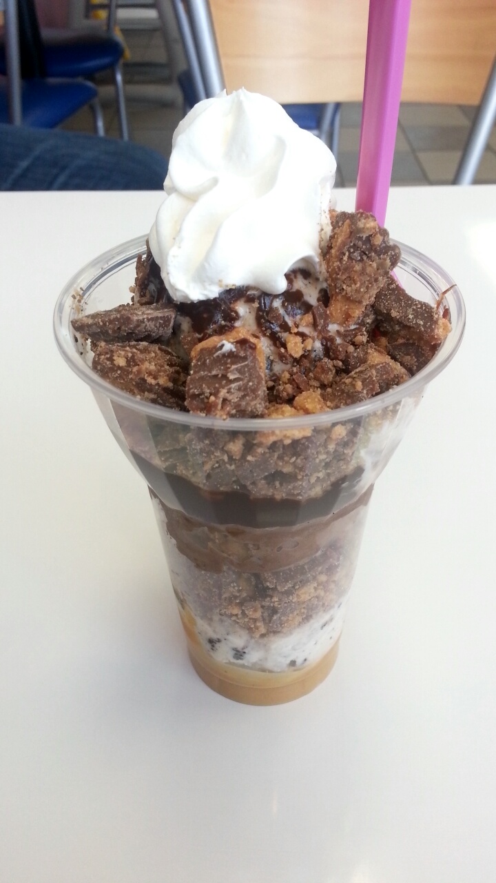 Baskin Robbins | 660 Eglinton Ave W #11, Mississauga, ON L5R 3V2, Canada | Phone: (905) 712-3131