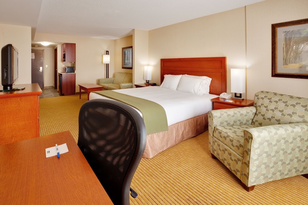 Holiday Inn Express & Suites Clarington - Bowmanville | 37 Spicer Square, Bowmanville, ON L1C 5M2, Canada | Phone: (905) 697-8089