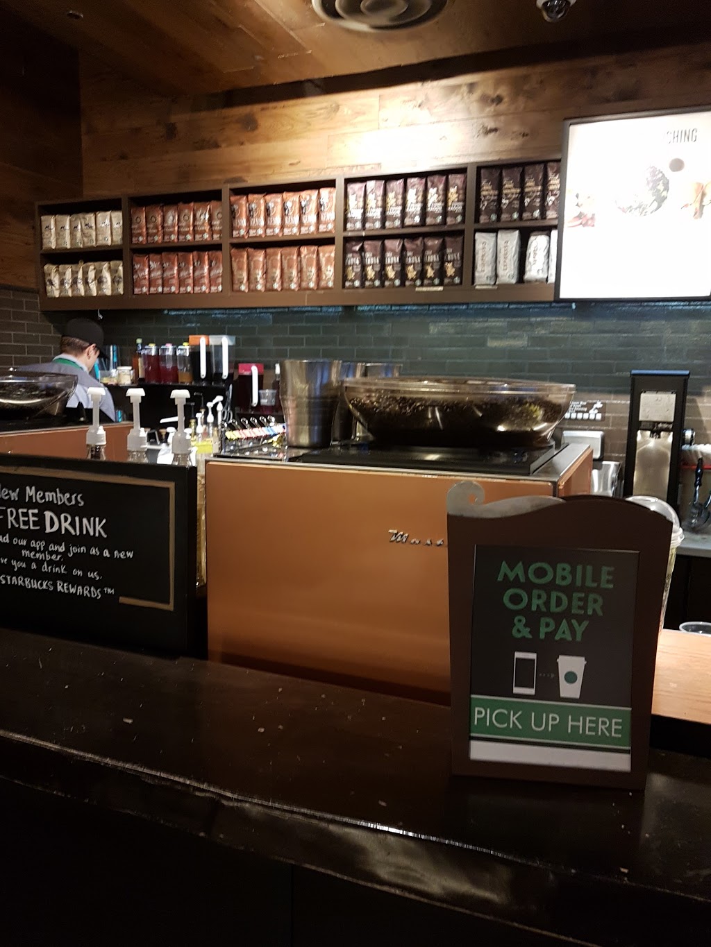 Starbucks | Shopping Center, 2210 Bank St, Ottawa, ON K1V 1G6, Canada | Phone: (613) 733-3227