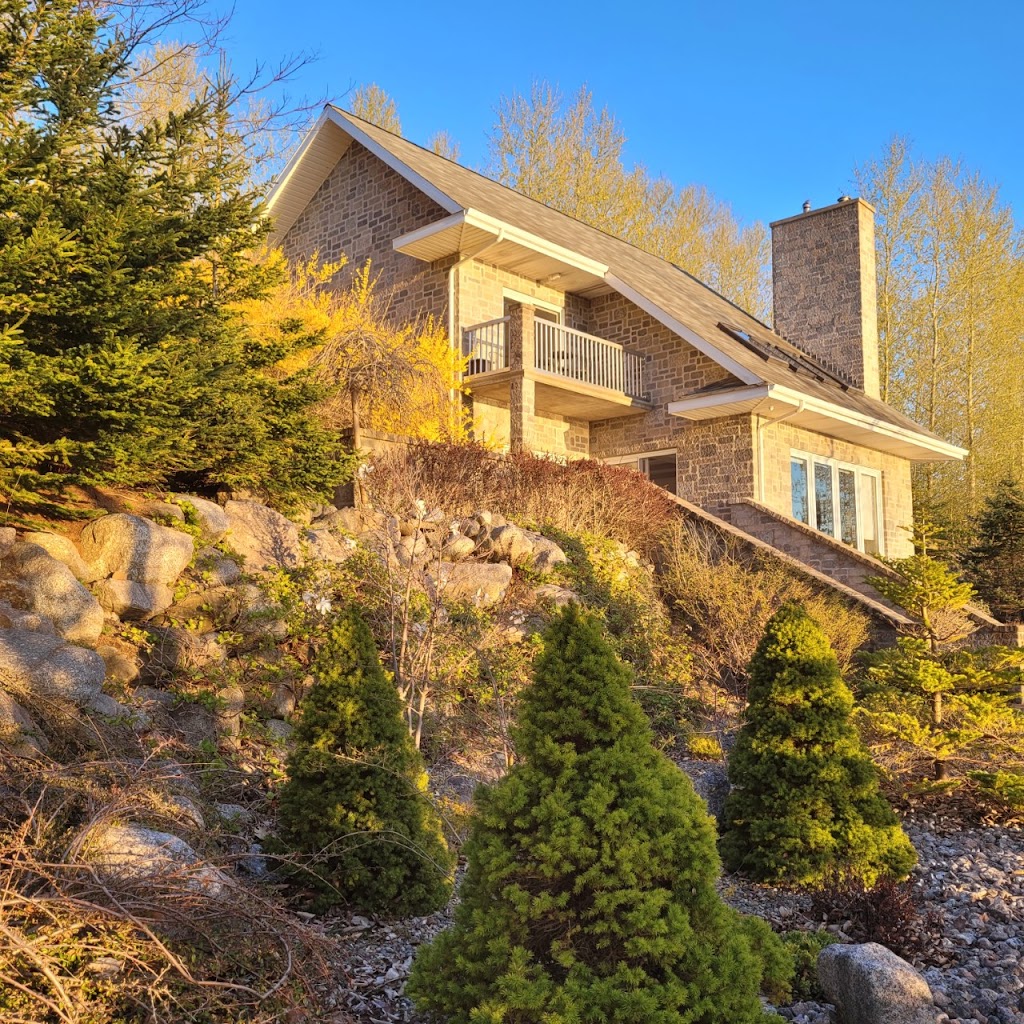 Butterfly Beach House Bed & Breakfast | 230 Old Trunk 1, Deep Brook, NS B0S 1J0, Canada | Phone: (902) 526-2234