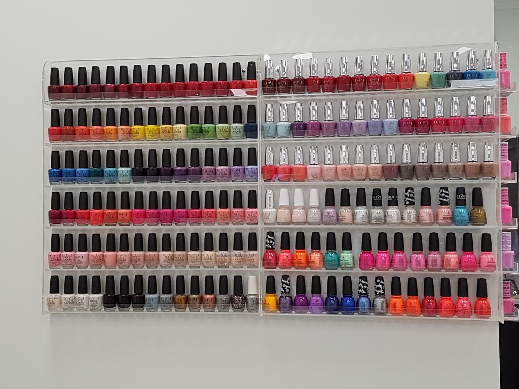 Royal Nails & Spa | 2980 Crosscurrent Dr, Mississauga, ON L5N 7C7, Canada | Phone: (905) 785-9229