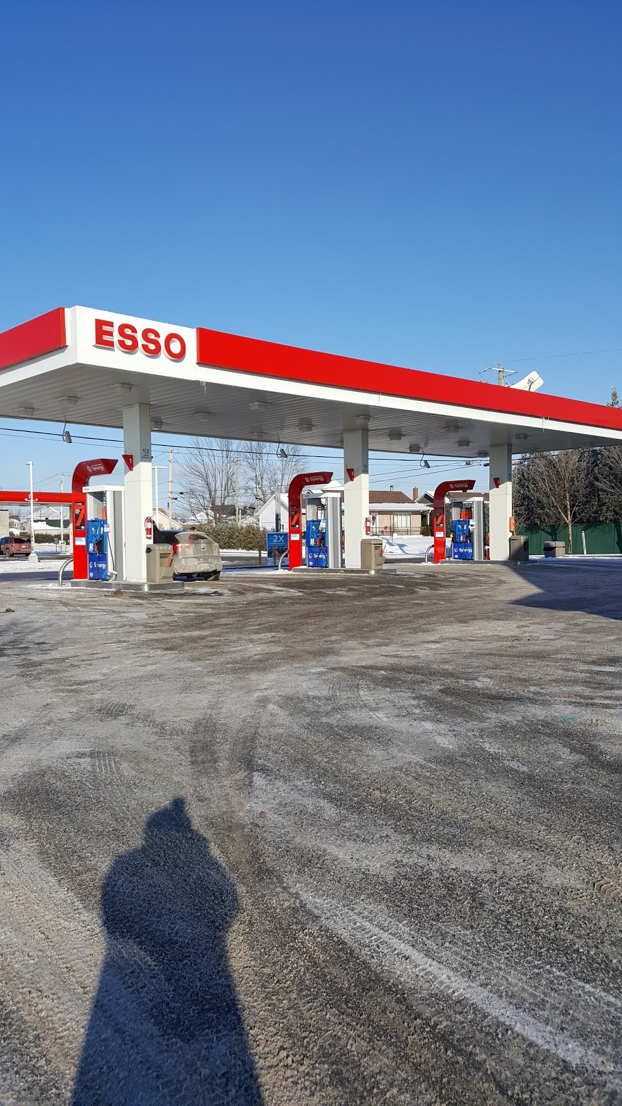 Esso | Rue de Carillon, Saint-Jean-sur-Richelieu, QC J3B 7P5, Canada | Phone: (450) 358-0183