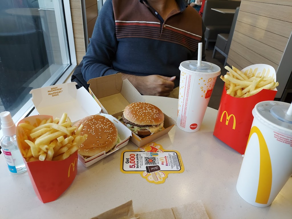 McDonalds | 2320 16 Ave NW, Calgary, AB T2N 4H8, Canada | Phone: (403) 289-9050