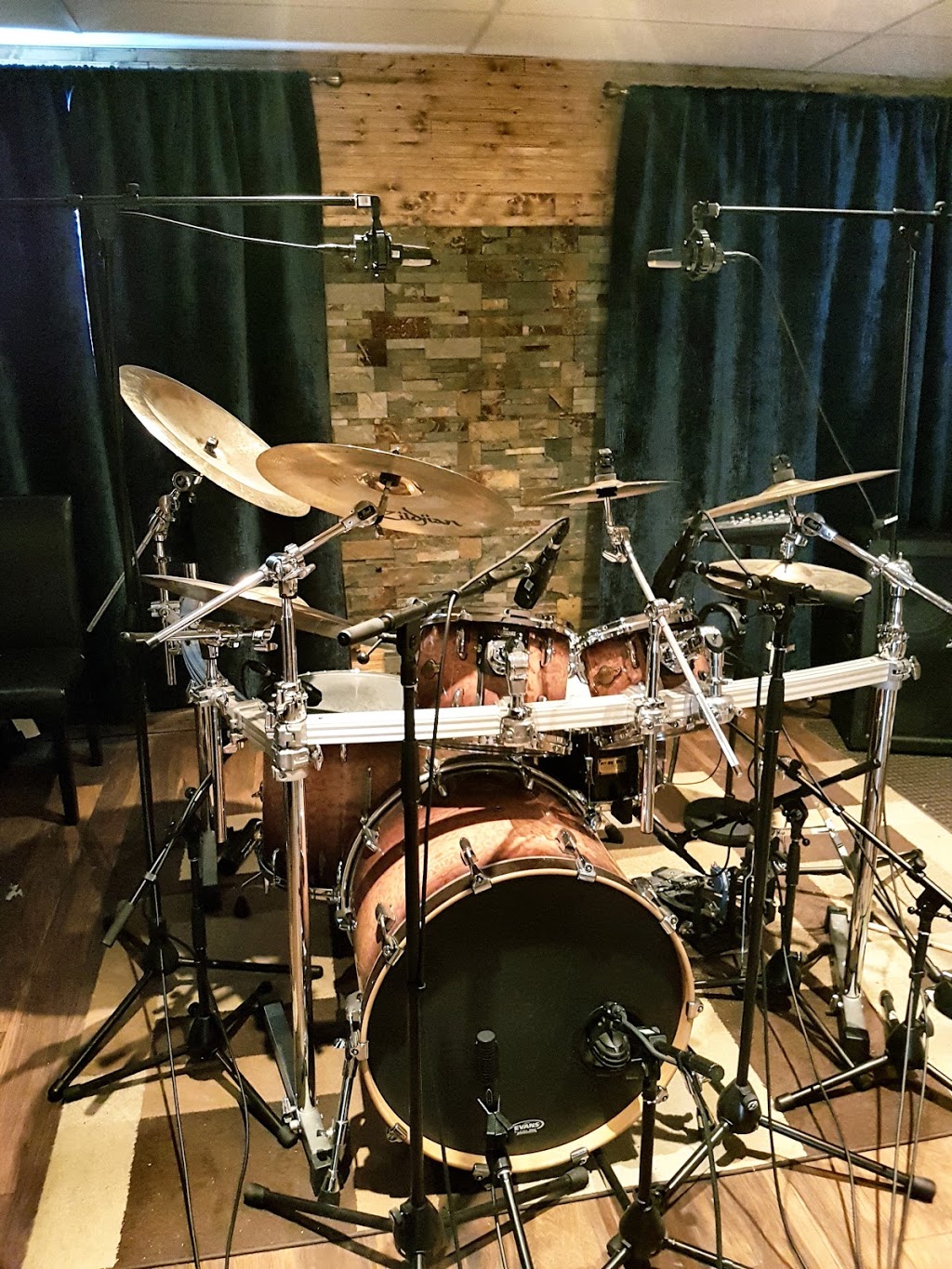 Ven Eden Studios | 1588 Avenue de la Montagne O, Québec, QC G3K 1W7, Canada | Phone: (418) 264-8294