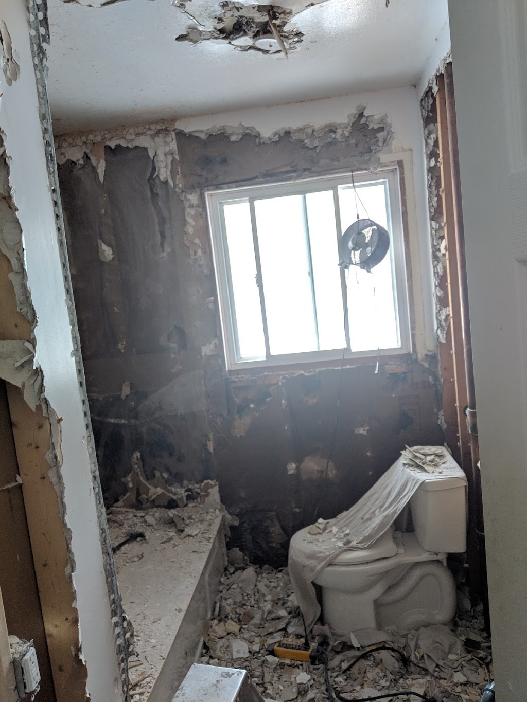 Peterborough Renovators | 542 Hillside St, Peterborough, ON K9H 5N6, Canada | Phone: (705) 957-9624