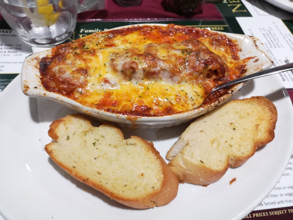 Neabors Family Restaurant | 401 Kent St W, Lindsay, ON K9V 4Z1, Canada | Phone: (705) 324-1862
