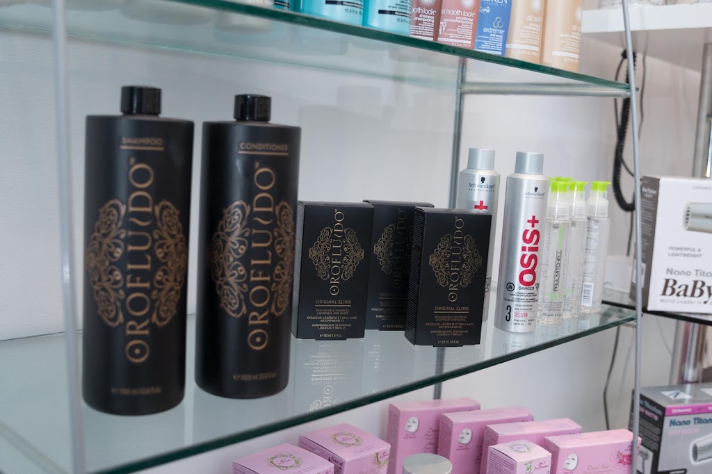 VY Valentin Salon | 4290 Dunbar St, Vancouver, BC V6S 2E9, Canada | Phone: (604) 732-3523