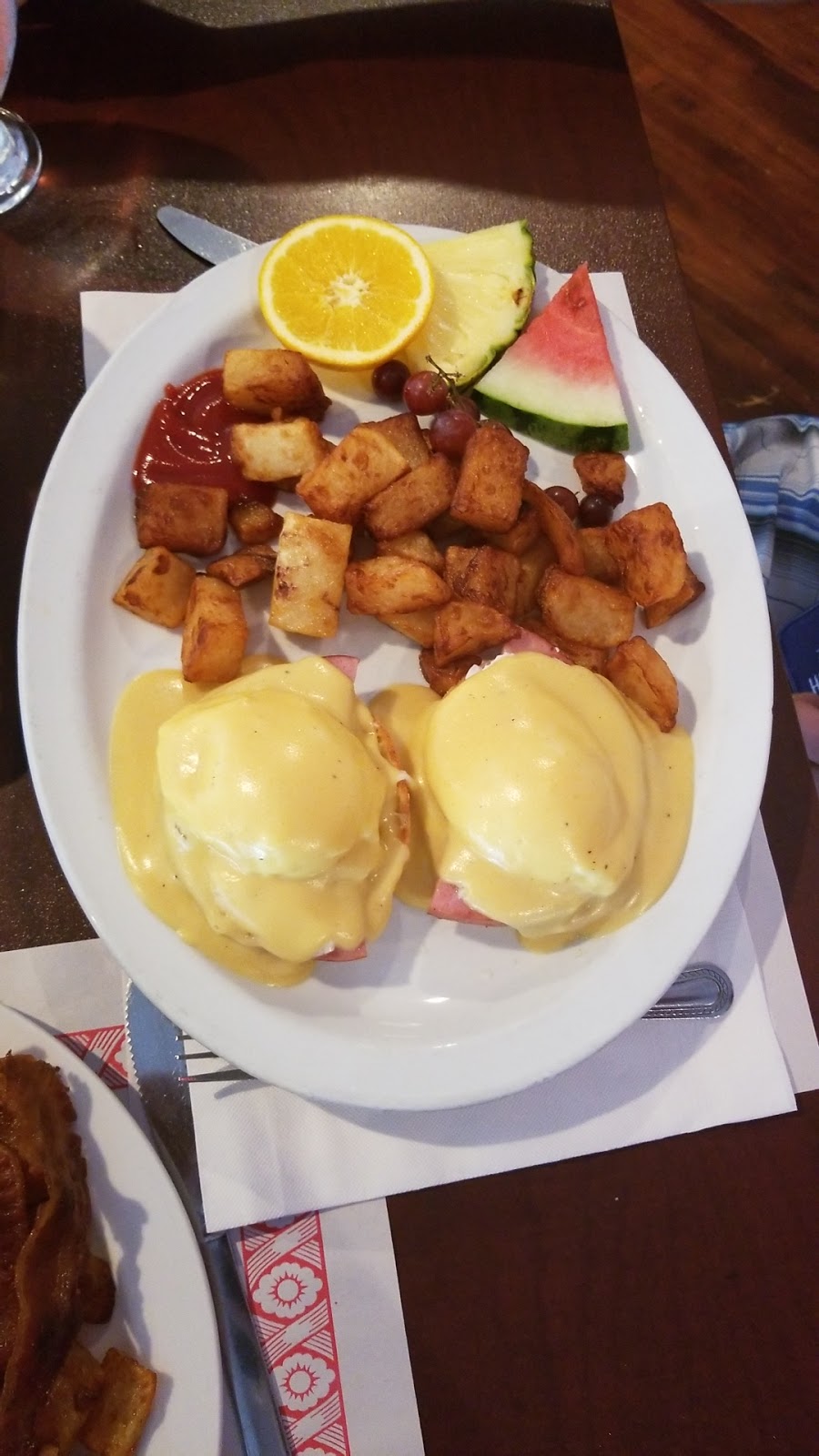 Aux Portes | 1221 Rue Saint-Paul, Farnham, QC J2N 2L2, Canada | Phone: (450) 293-1104