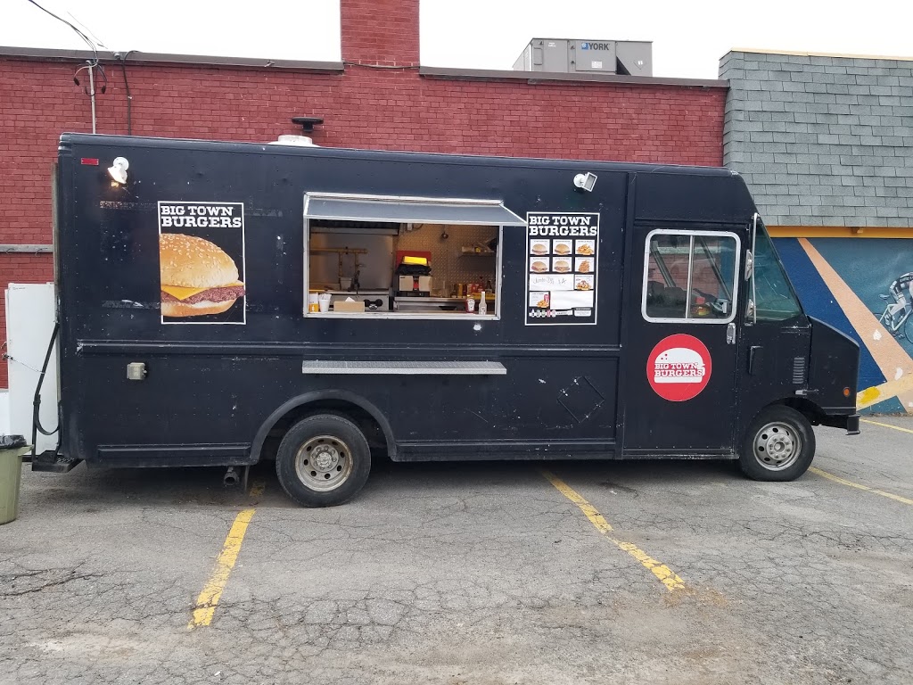 Big Town Burgers | 680 Bank St, Ottawa, ON K1S 3T9, Canada | Phone: (613) 700-8041