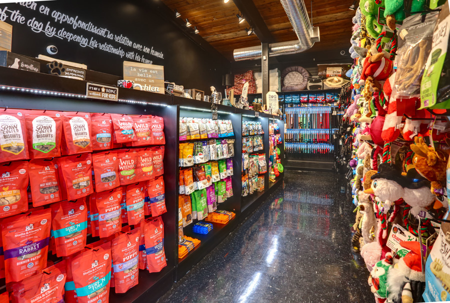 Woouf Saint-Sauveur | 1 Av. Lanning, Saint-Sauveur, QC J0R 1R0, Canada | Phone: (450) 240-0110