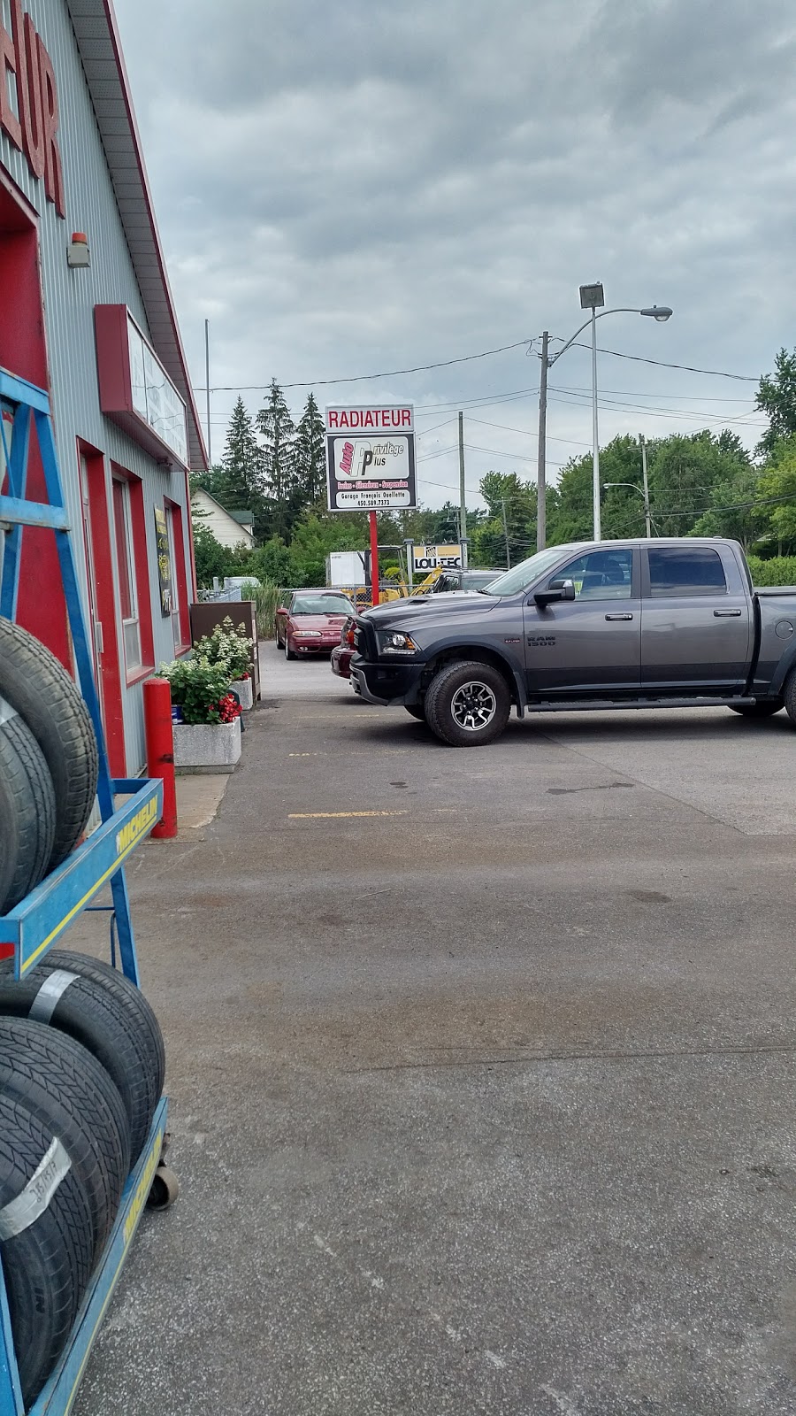 Garage François Ouellette | 1131 Boulevard de lAnge Gardien N, LAssomption, QC J5W 1N7, Canada | Phone: (450) 589-7373