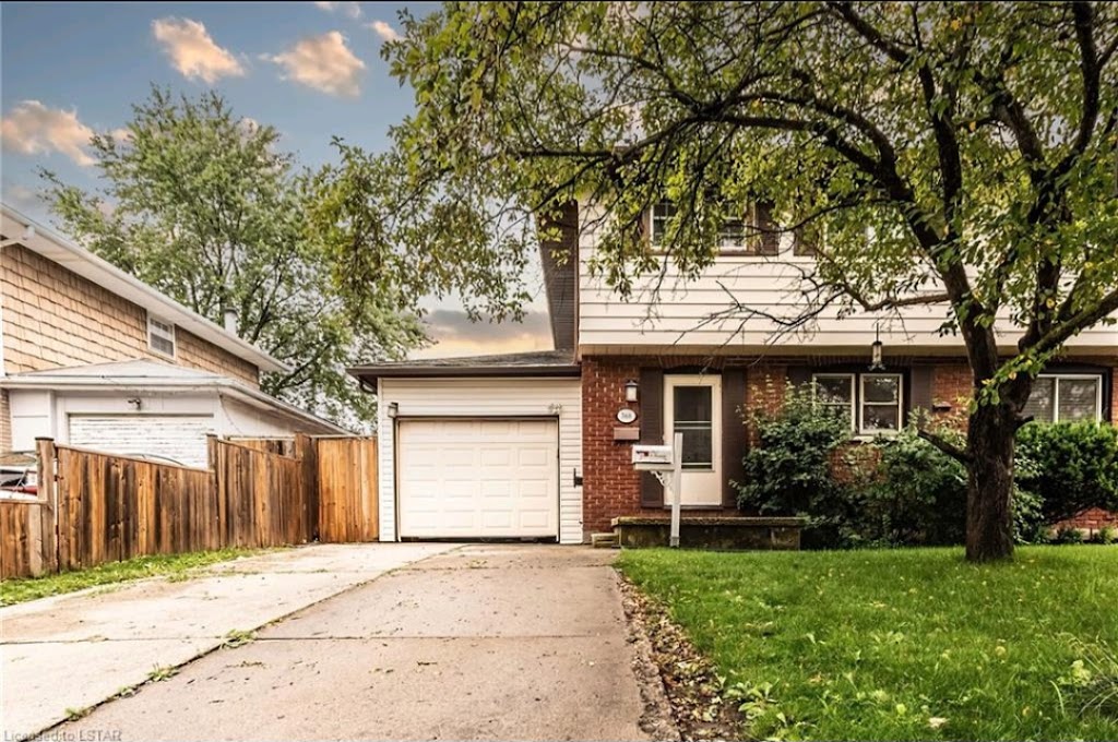 Keshia Moreira Real Estate | 931 Oxford St E, London, ON N5Y 3K1, Canada | Phone: (647) 607-5375