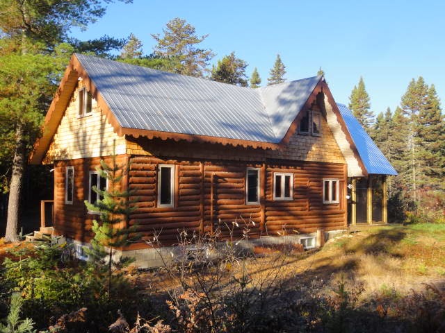 Chalet Guimond | 530 Rue Guimond, Saint-Alexis-des-Monts, QC J0K 1V0, Canada | Phone: (514) 370-8329