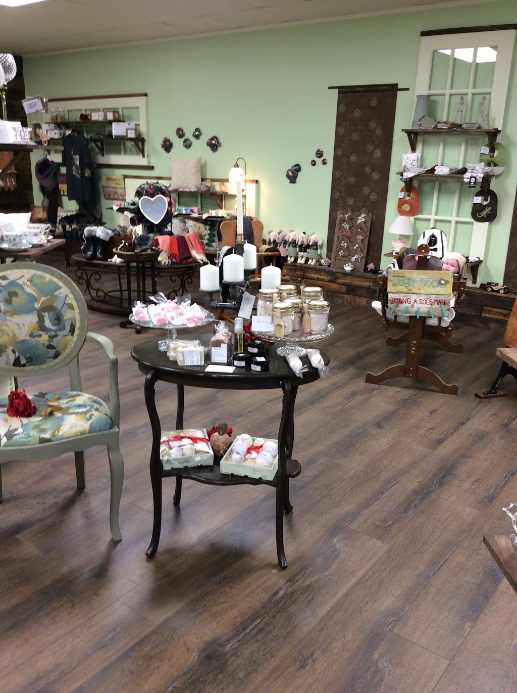 Tea Time Decor | 8024 Coleman St, Mission, BC V2V 6R5, Canada | Phone: (604) 763-8647