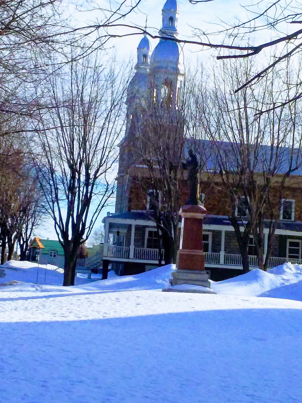 Presbytère St-Pierre | 170 Rue George, Sorel-Tracy, QC J3P 1E1, Canada | Phone: (450) 743-7909