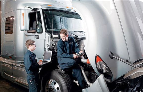 Queensway Truck Centre | 500 Evans Ave, Etobicoke, ON M8W 2T7, Canada | Phone: (416) 259-0841