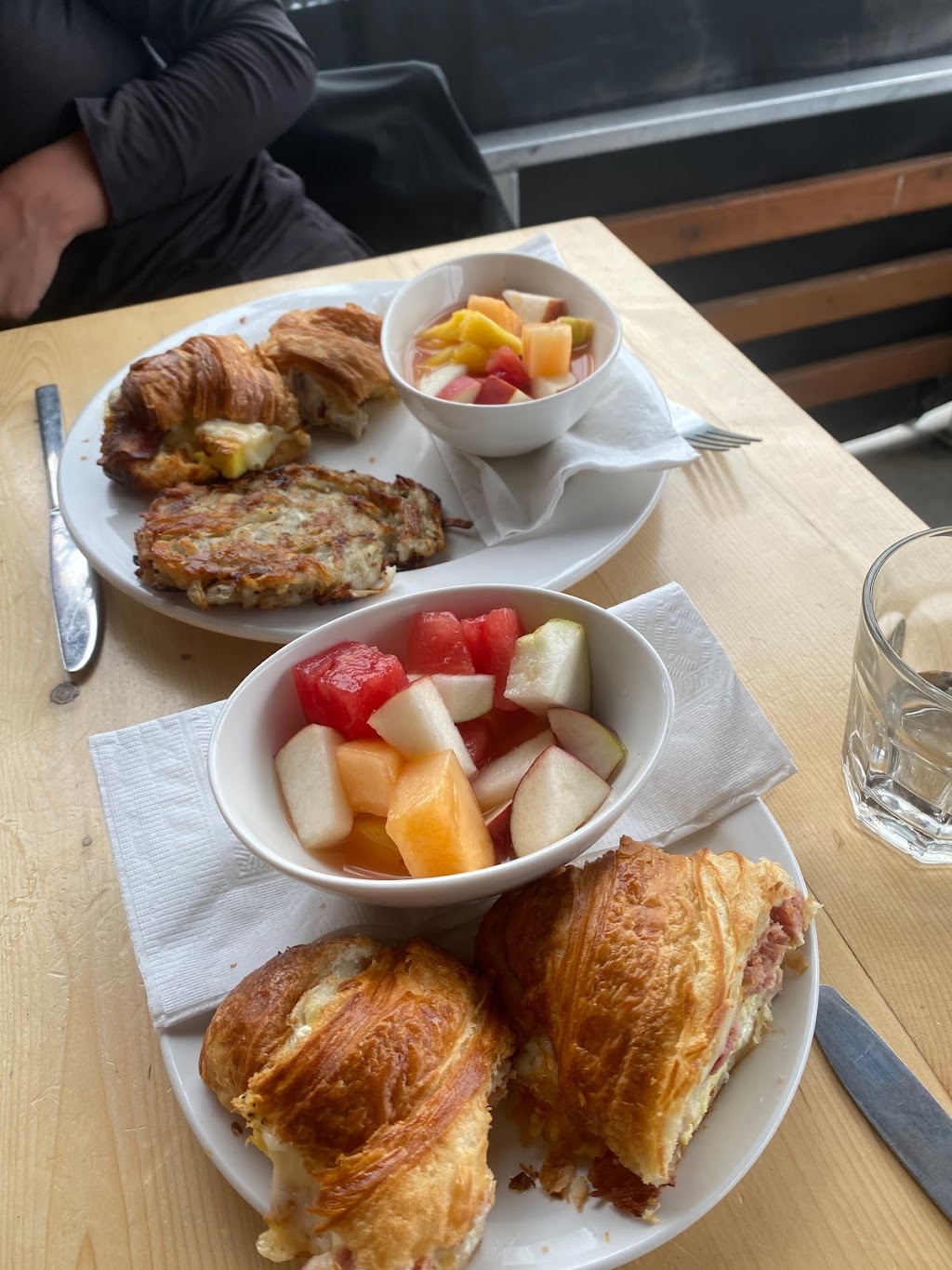 Cafe Grains De Folie | 1 Rue Notre Dame O, Trois-Pistoles, QC G0L 4K0, Canada | Phone: (581) 645-8282