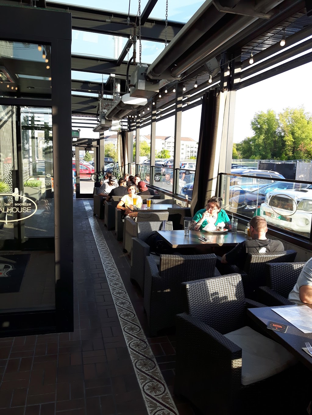Browns Socialhouse Ridgecrest | 2419 Main St, Winnipeg, MB R2V 4Z5, Canada | Phone: (204) 336-0516