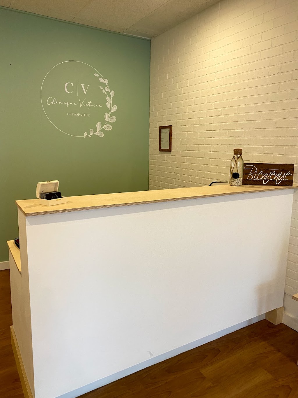 Clinique Victoria | 2493 Rue Centre, Montréal, QC H3K 1J9, Canada | Phone: (438) 520-1714