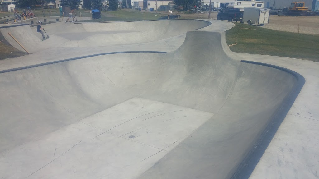 Carstairs Skateboard Park | 1005-1201 Gough Rd, Carstairs, AB T0M 0N0, Canada