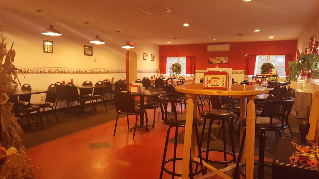Waynes Snack Bar & Pizza | 1688 VT-105, Newport, VT 05855, USA | Phone: (802) 334-0100
