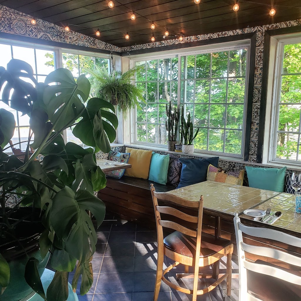 Auberge La Marmite Cafe Bistro | 1090 Rue Richelieu, La Malbaie, QC G5A 2X3, Canada | Phone: (418) 665-6600