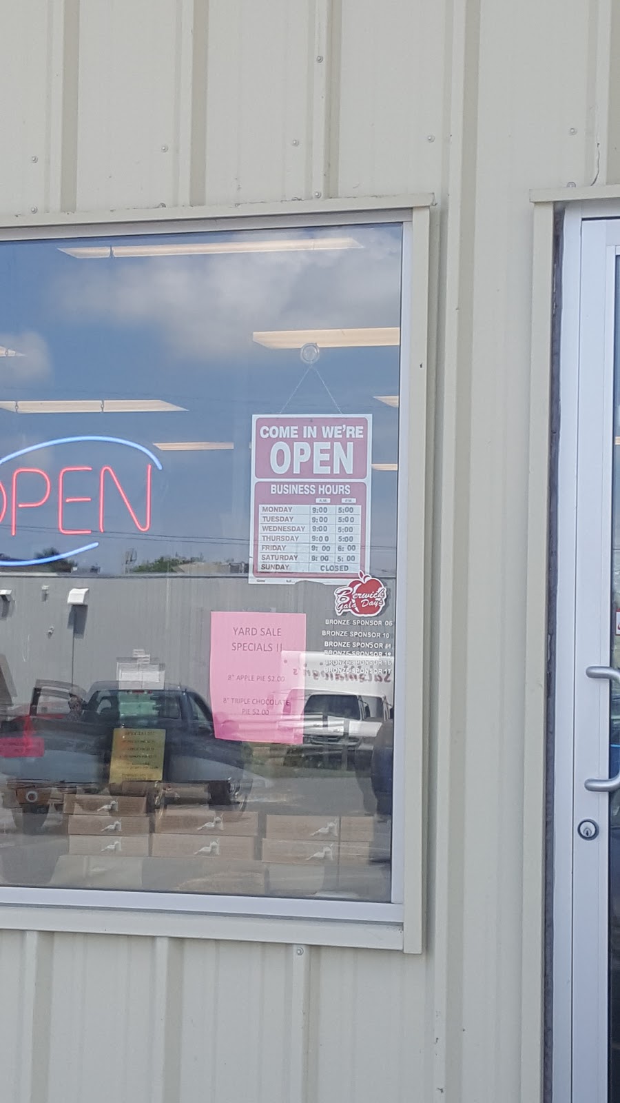 Apple Valley Pies Plus Outlet | 185 Commercial St, Berwick, NS B0P 1E0, Canada | Phone: (902) 538-5731