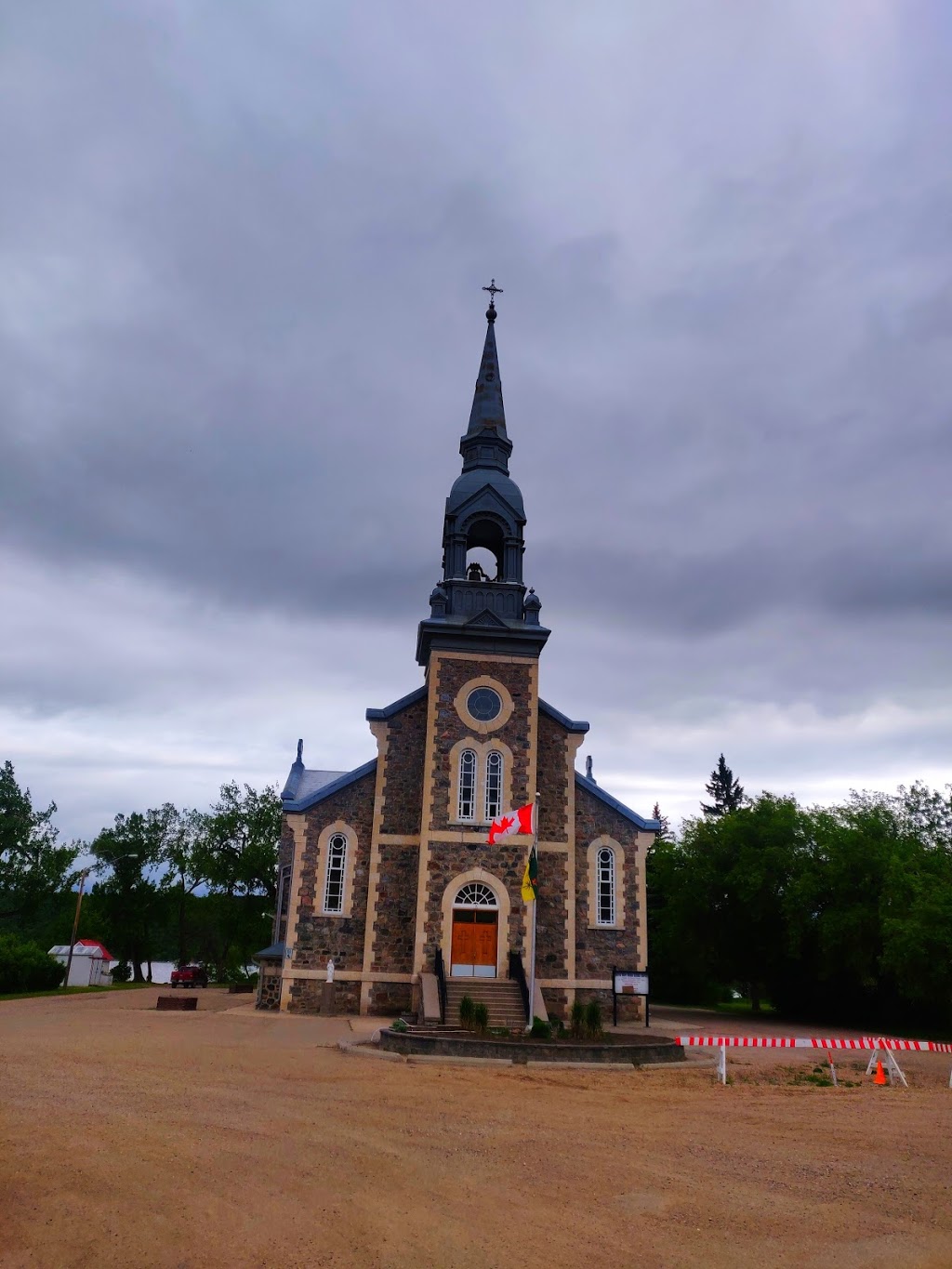 Lebret Restaurant & Bar | 5 Pl De LEglise, Lebret, SK S0G 2Y0, Canada | Phone: (306) 332-4333
