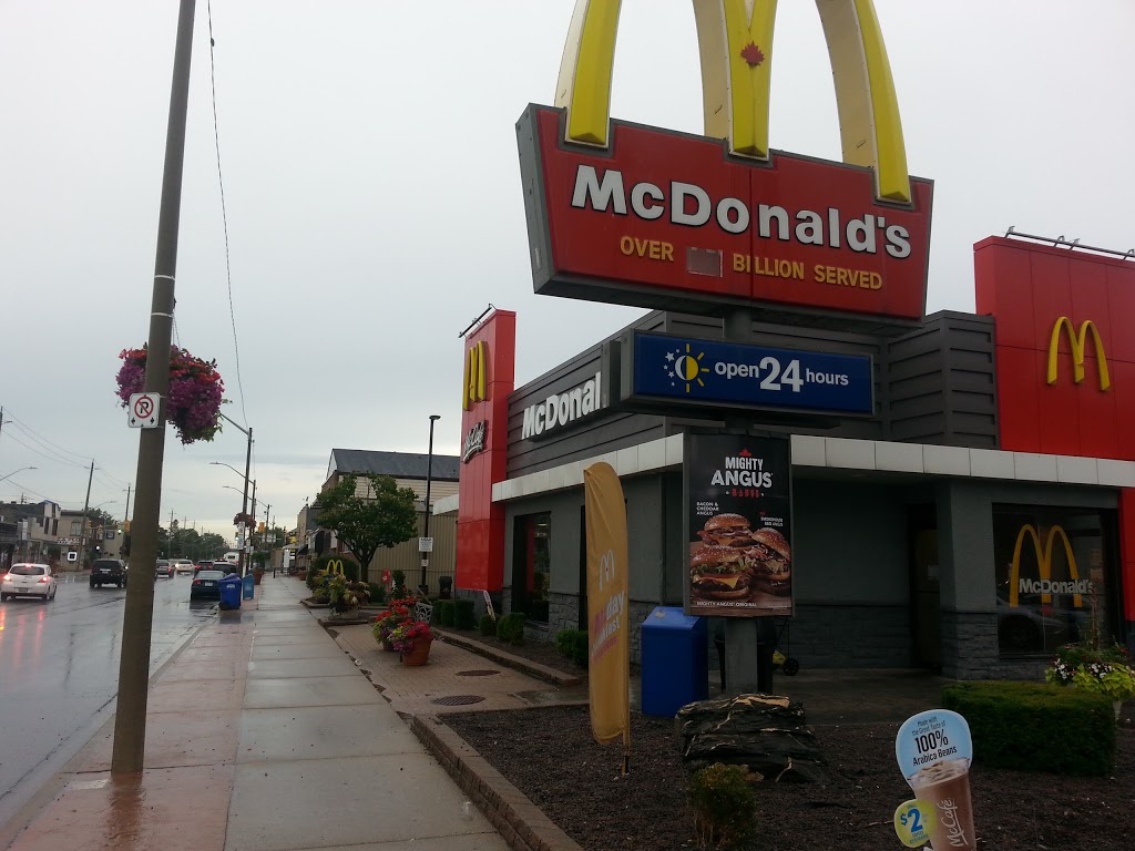 McDonalds | 4840 Wyandotte St E, Windsor, ON N8Y 1H7, Canada | Phone: (519) 944-0896