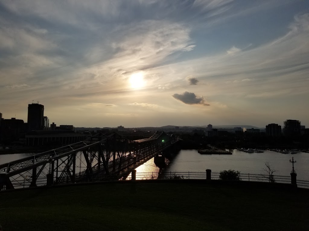 Alexandra Bridge Lookout | Alexandra Bridge, Ottawa, ON K1A, Canada | Phone: (613) 263-9682