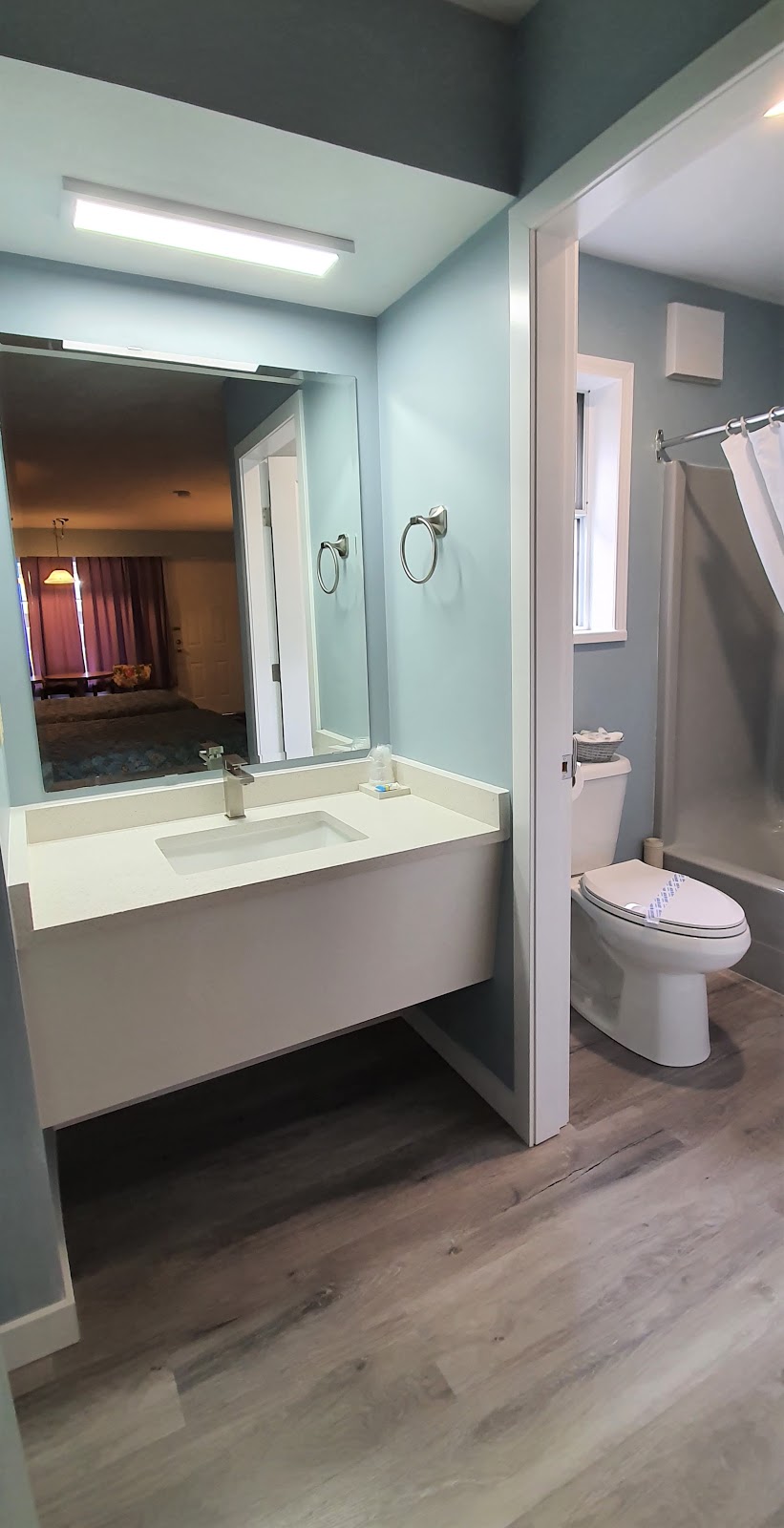 Ocean Crest Motel in Qualicum Beach | 3292 Island Hwy W, Qualicum Beach, BC V9K 2C6, Canada | Phone: (250) 752-5518