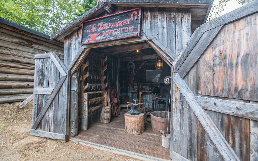Village du Bucheron | 840 5e Av, Grandes-Piles, QC G0X 1H0, Canada | Phone: (819) 538-5885