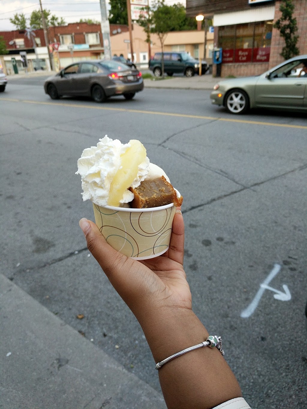 Jr. Sweets | 522 Oakwood Ave, York, ON M6E 2X1, Canada | Phone: (416) 913-0110