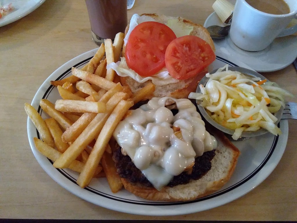 Teds Restaurant | 404 Old Kingston Rd, Scarborough, ON M1C 1B6, Canada | Phone: (416) 282-2204
