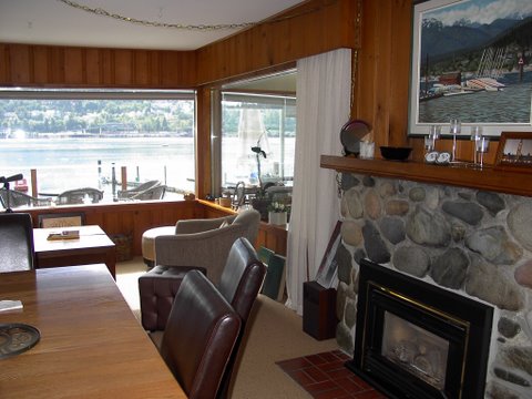At The Beach Retreat | 872 Alderside Rd, Port Moody, BC V3H 3A6, Canada | Phone: (604) 469-1923