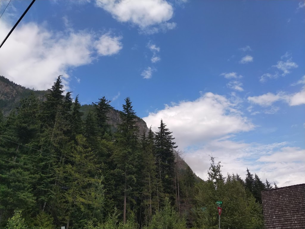 Boulder Mountain Hideaway | 3297 Back Rd, Revelstoke, BC V0E 2S0, Canada | Phone: (250) 814-7471