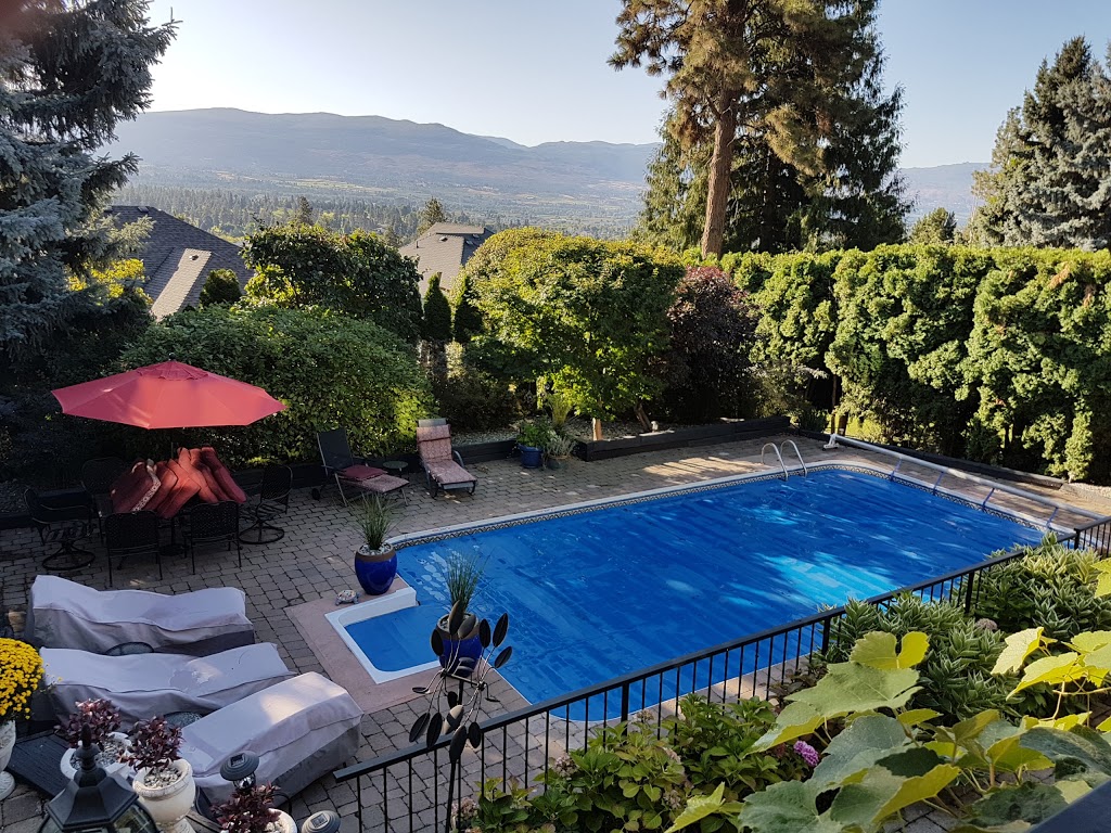 Touch of English Bed & Breakfast | 5 Alameda Ct, Kelowna, BC V1V 1C6, Canada | Phone: (250) 448-6250