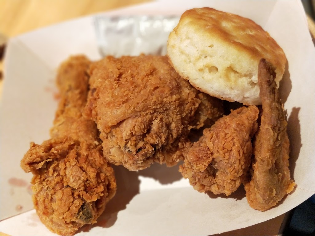 Popeyes Louisiana Kitchen | 9 Vanier Ln, North York, ON M3J 2S5, Canada | Phone: (416) 736-5883
