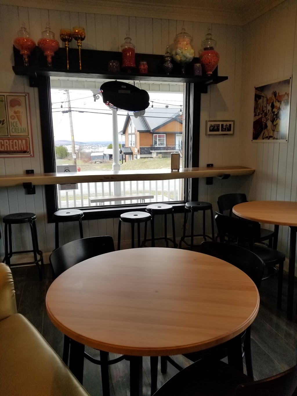 Bar Laitier Bizz Glace | 251 Rue Principale, Lambton, QC G0M 1H0, Canada | Phone: (418) 486-7281