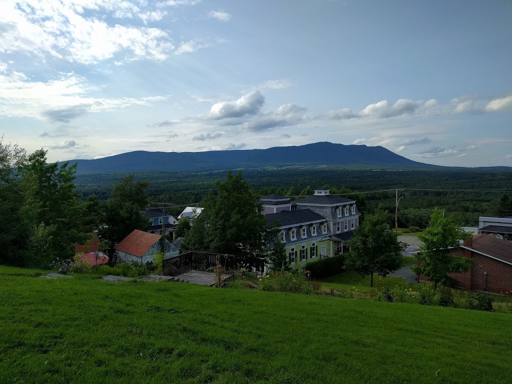 Au Vaillantbourg B&B | 12 Rue Principale O, Notre-Dame-des-Bois, QC J0B 2E0, Canada | Phone: (819) 888-1001