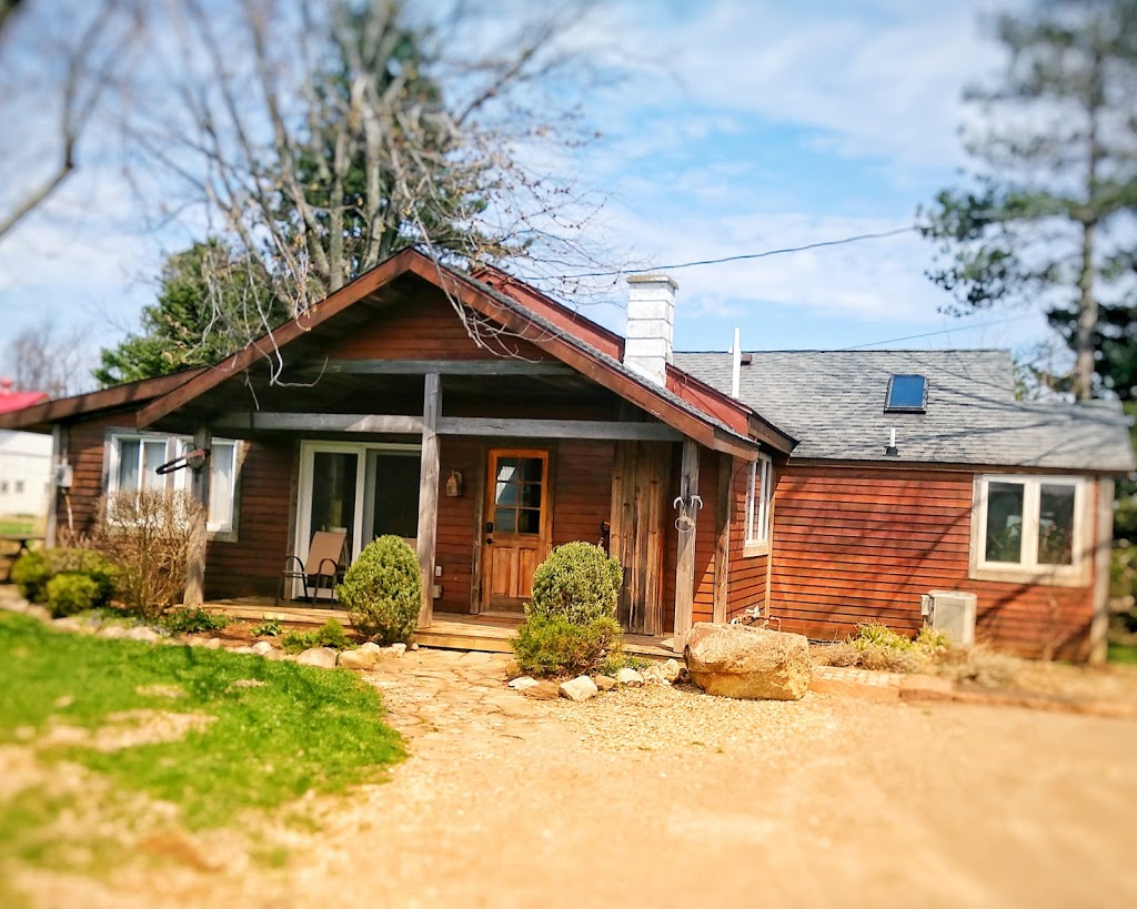 Chestnut Hill Guest House | 6405 Ward Rd, Orchard Park, NY 14127, USA | Phone: (716) 464-0642