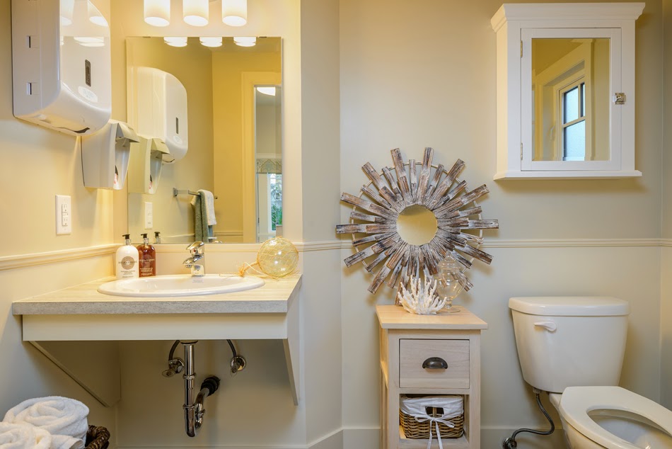 Clover Point Care | 90 Linden Ave, Victoria, BC V8V 4C9, Canada | Phone: (250) 590-7885