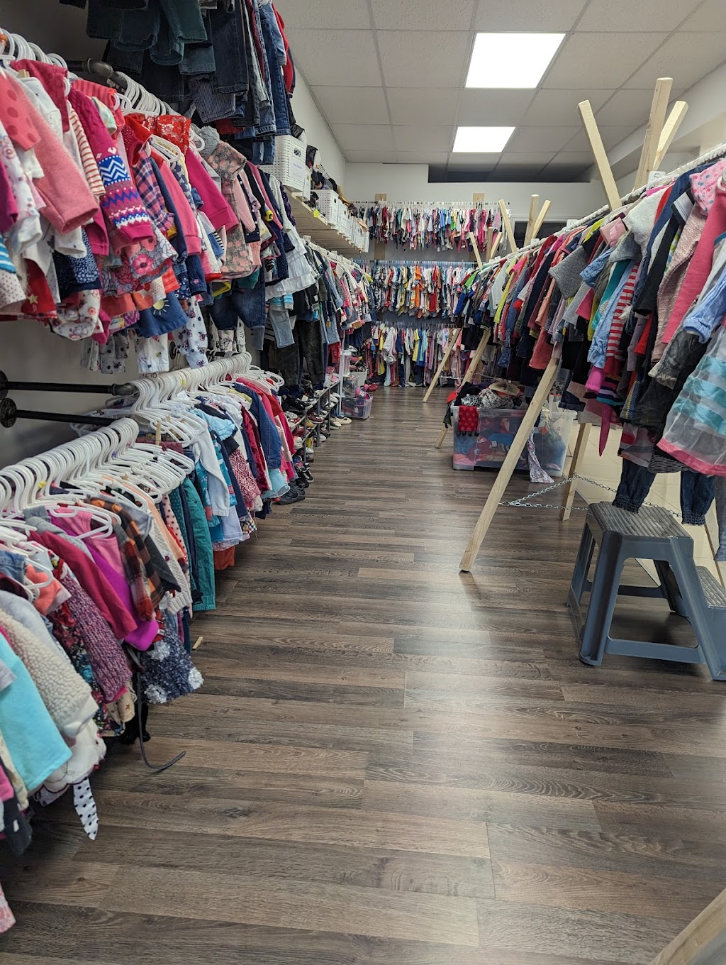 Friperie Minis Et Compagnie | 189 Rue Fusey, Trois-Rivières, QC G8T 2W1, Canada | Phone: (418) 473-2555
