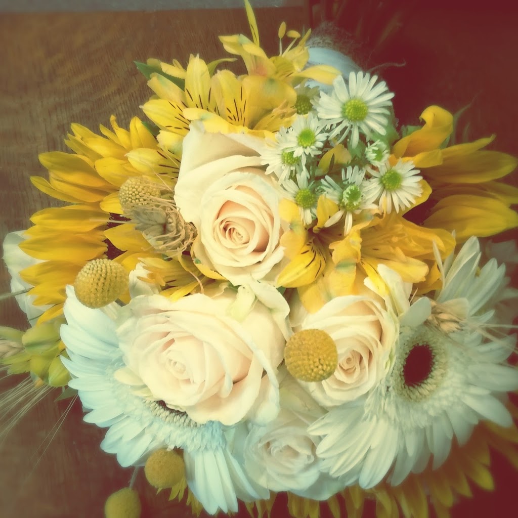 Labelle Flowers | 270 George St, Arthur, ON N0G 1A0, Canada | Phone: (519) 848-5027