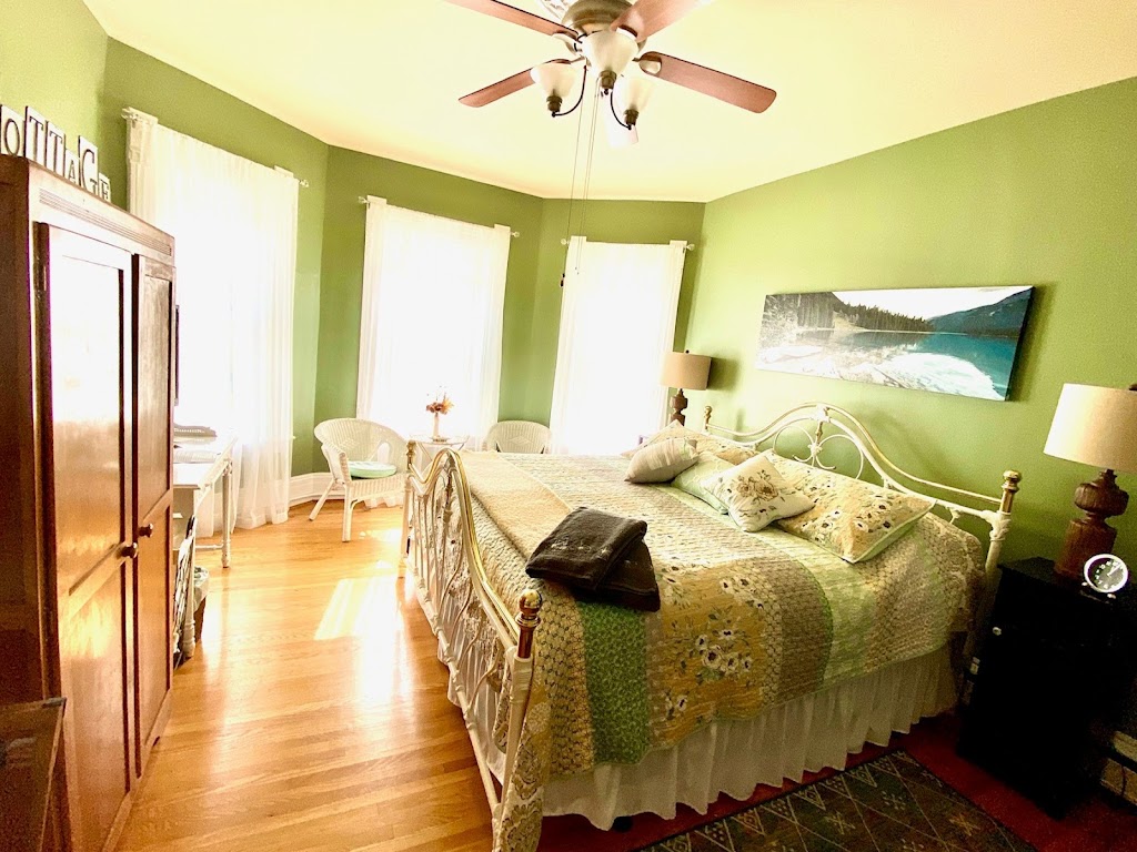 Dragonfly Dreams Inn - Bed and Breakfast | 670 Hugel Ave, Midland, ON L4R 1W9, Canada | Phone: (416) 801-6588