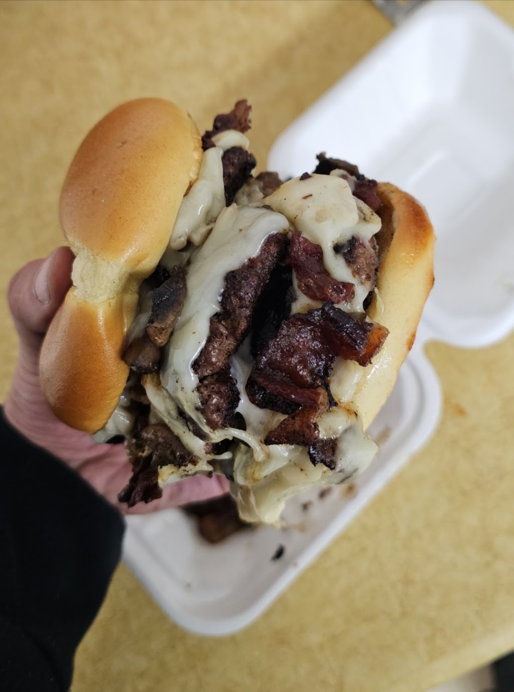 Viking Burger Queen | 5036 51 Ave, Viking, AB T0B 4N0, Canada | Phone: (780) 336-4740