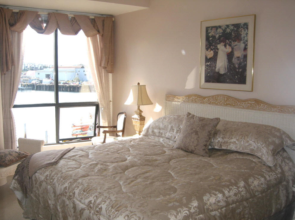 Mermaid Suite | lodging | 409 Swift St, Victoria, BC V8W 1V4, Canada | 7604063828 OR +1 760-406-3828